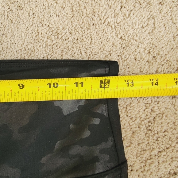Spanx Faux Leather Camo Leggings M - Picture 6 of 7